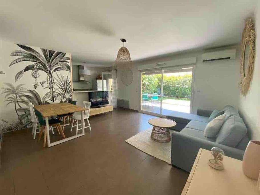 Tres Bel Appartement Contemporain Et Calme Fréjus Exteriör bild