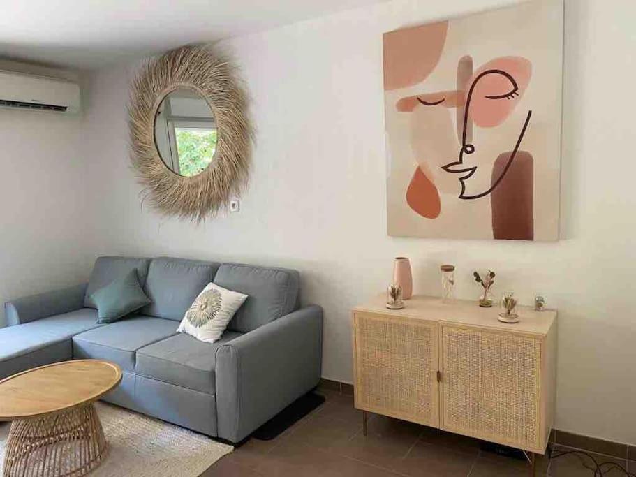 Tres Bel Appartement Contemporain Et Calme Fréjus Exteriör bild