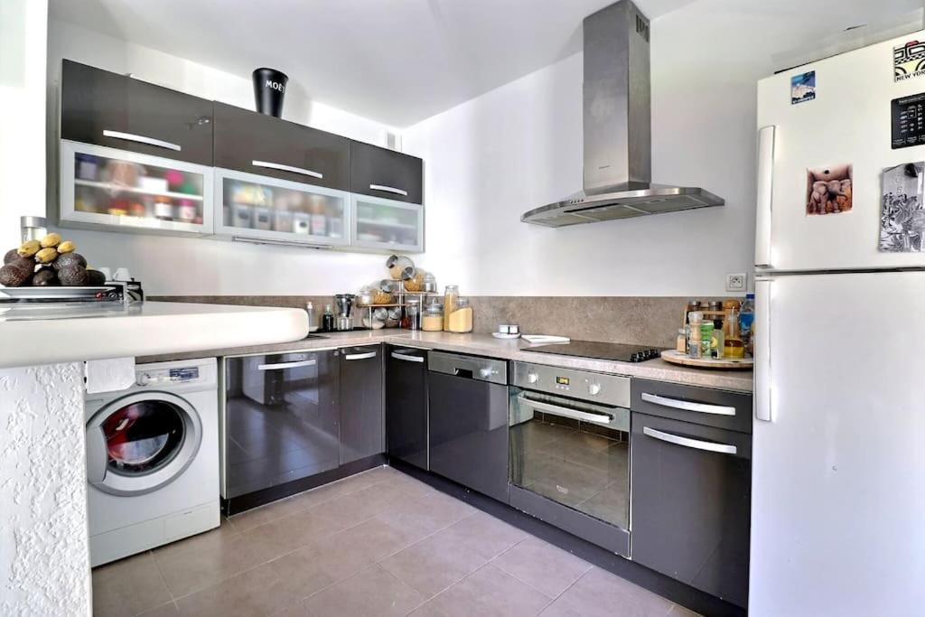 Tres Bel Appartement Contemporain Et Calme Fréjus Exteriör bild