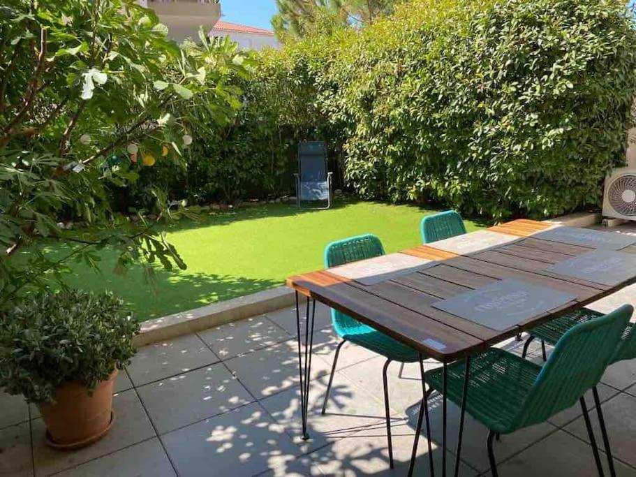 Tres Bel Appartement Contemporain Et Calme Fréjus Exteriör bild